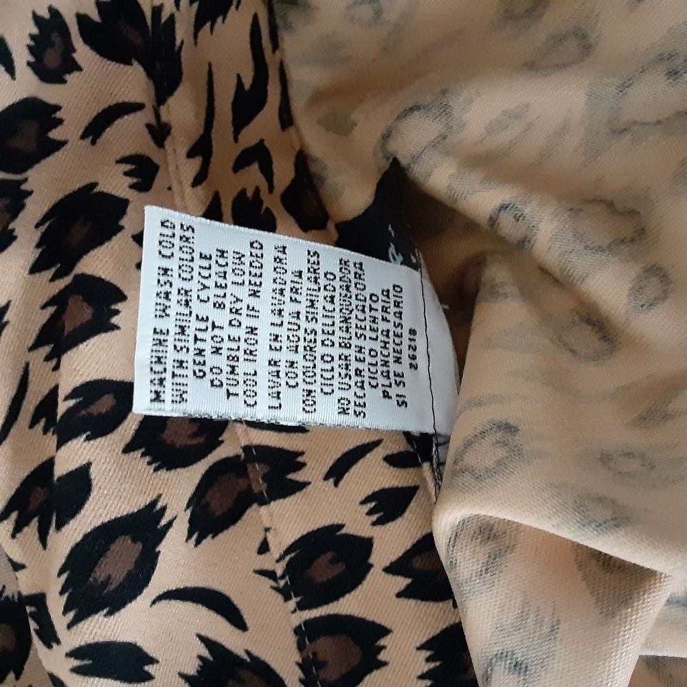 22W Sag Harbor animal print button down blouse - Picture 3 of 6